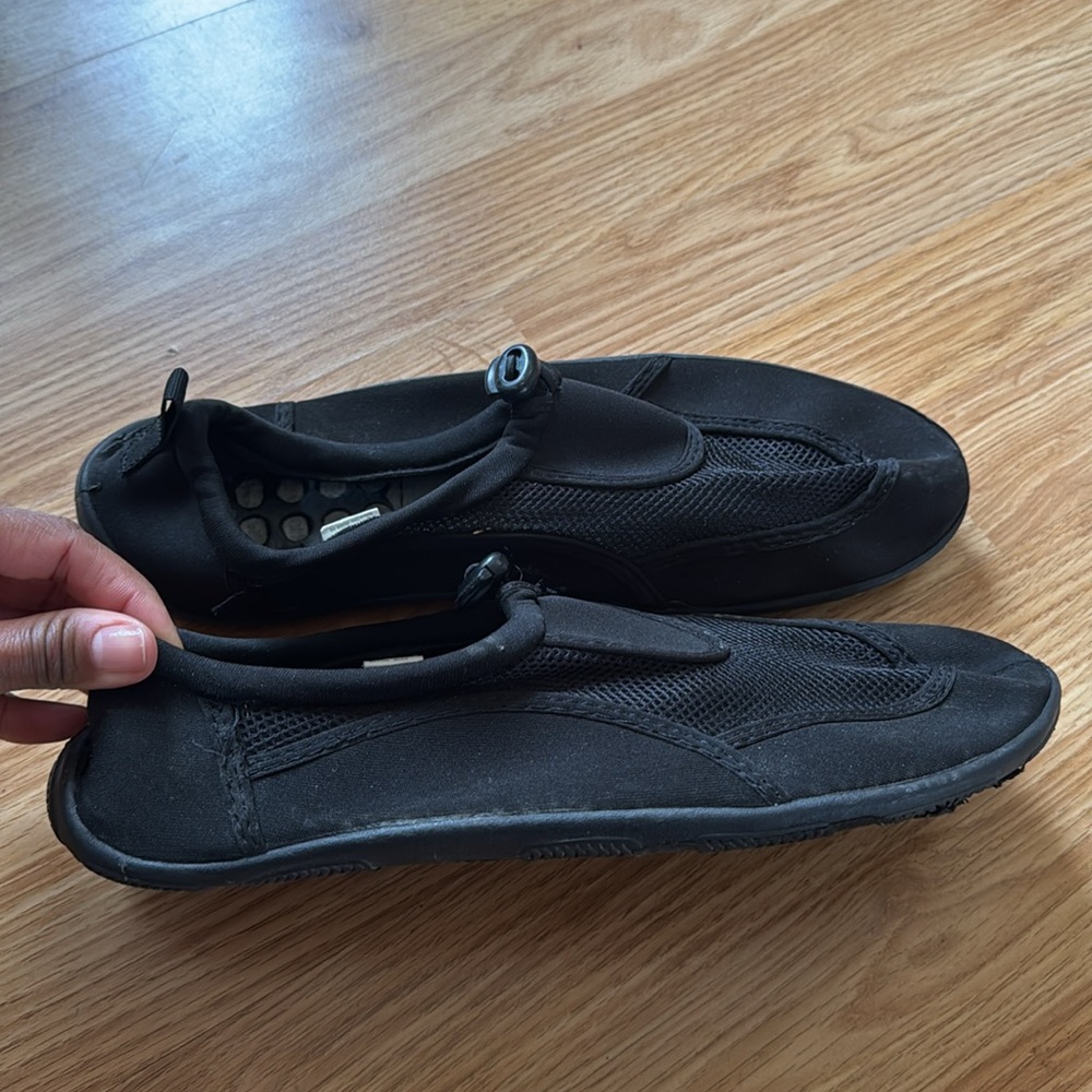 Black Slip-On Water Shoes - size 11/12